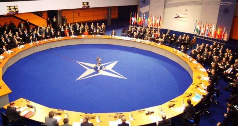 Ассамблея любителей российских ужасов. Невольное признание НАТО: блок нагрел руки на холодной войне