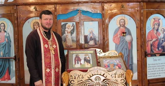 В храм 201-й РВБ в Таджикистане передана икона святых Мефодия и Кирилла