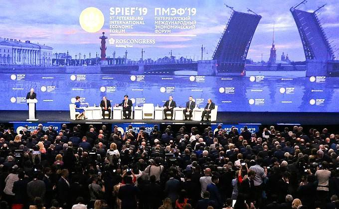 Пленарное заседание Петербургского международного экономического форума