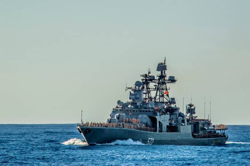Флот США отрицает свою вину в опасном сближении с российским кораблем