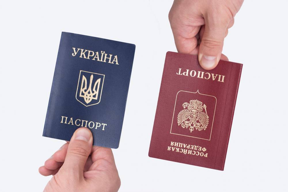 Двойные стандарты украинской политики: российское гражданство для Донбасса критикуем, украинское для иностранных боевиков – приветствуем