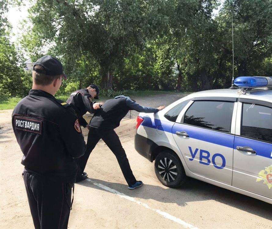 Ульяновец украл из супермаркета колбасу, вино и шоколад на 2,5 тысячи рублей