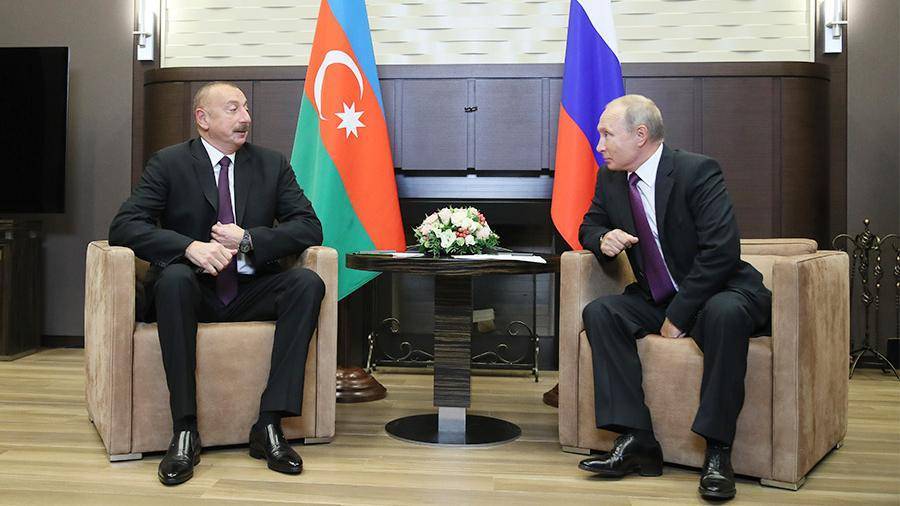 Президент Азербайджана поздравил Владимира Путина и всю страну с Днем России