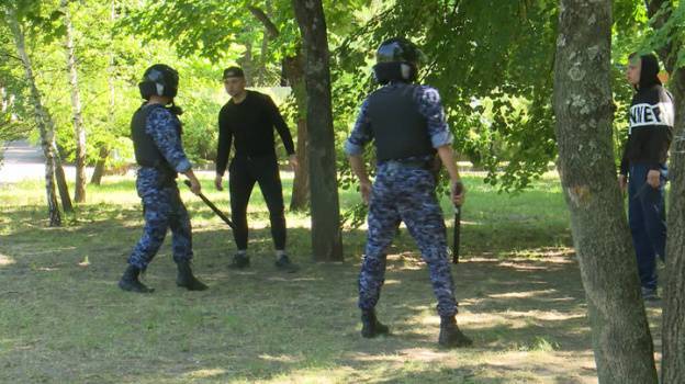 Бойцы Росгвардии в Воронеже показали, как обезвредить пьяных хулиганов