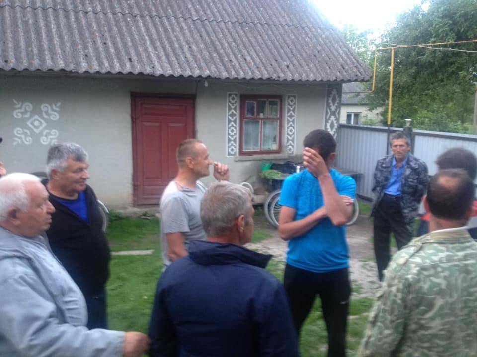 На Западной Украине пьяные раскольники пытались выселить из дома православного священника