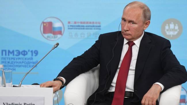 Путин признал архаичность и избыточность надзора за бизнесом в России