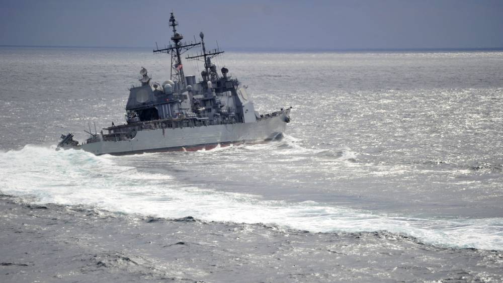 США обвинили Россию в том, что американский военный корабль "подрезал" российский
