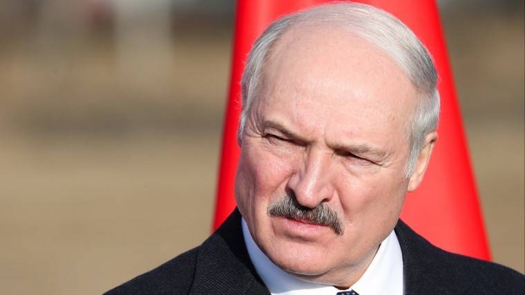Лукашенко призвал «не&nbsp;ползать на&nbsp;коленях» перед Москвой