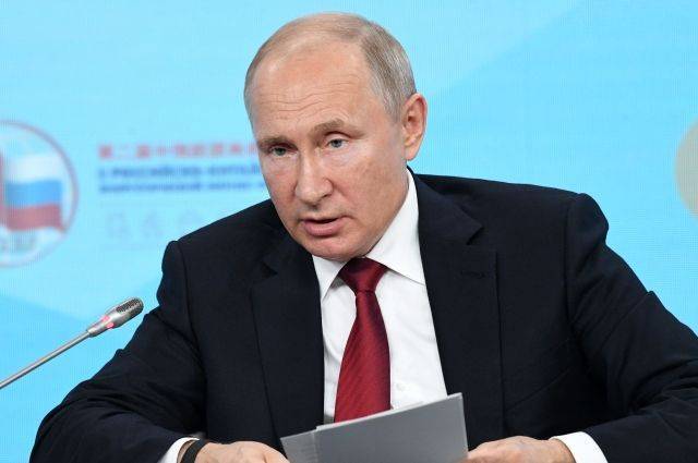Путин подписал закон об обнулении НДС на авиаперевозки в обход Москвы