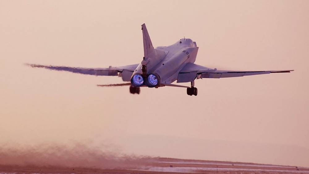 "Неприятный сюрприз России": Зачем Запад восхвалил русский суперсамолет Ту-22М3М