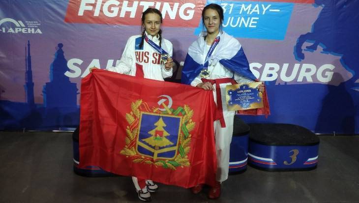 Две брянские девушки стали чемпионками мира по рукопашному бою