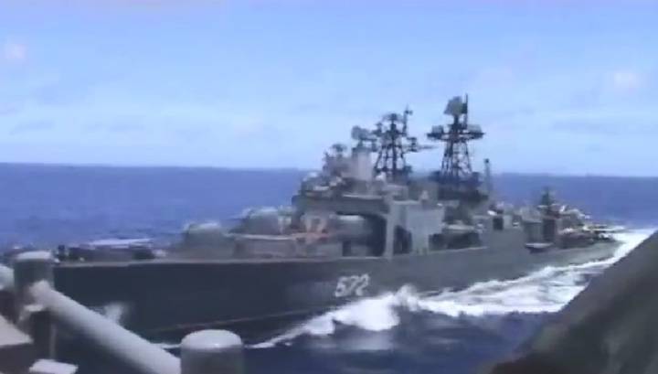 Появилось видео сближения российского БПК "Адмирал Виноградов" и крейсера ВМС США