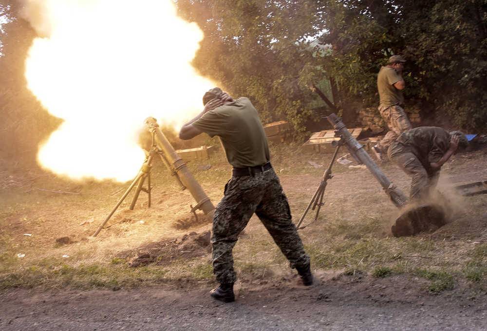 В Донбассе боевики ВСУ нецензурно послали Зеленского и открыли беспорядочный минометный огонь. Видео