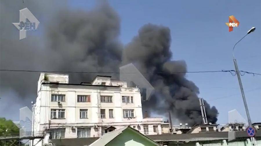 Пожар на территории бывшего завода «Серп и Молот» потушили