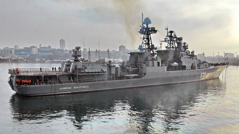 Опубликовано видео опасного маневра крейсера США возле БПК «Адмирал Виноградов»