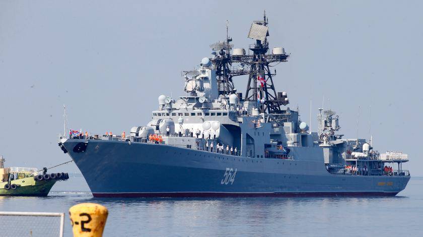 Опасное сближение боевых кораблей России и США попало на видео