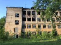 В Твери заброшенное здание школы №5 представляет угрозу для безопасности