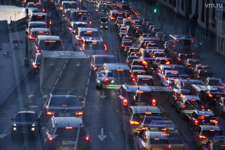 ЦОДД предупредил о затруднениях на дорогах из-за дачников