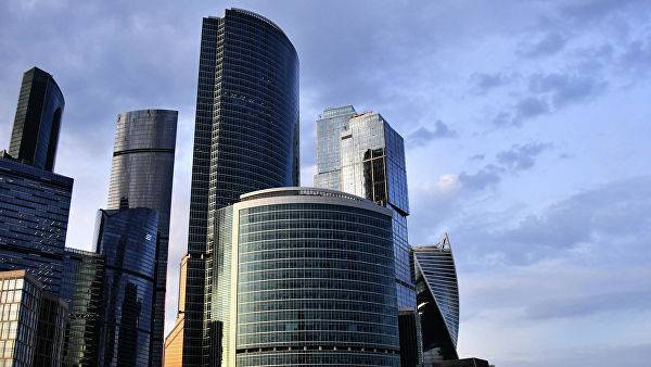Росгвардия задержала руфера, забравшегося на крышу башни в Москва-Сити