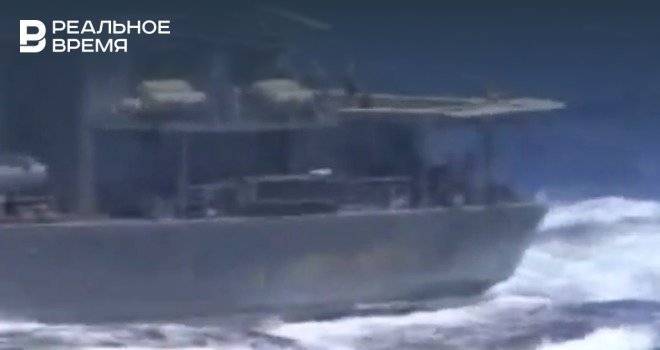 В Сети появилось видео инцидента с участием боевых кораблей США и России