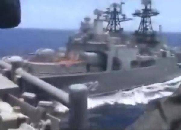 Боевые корабли США и России едва не столкнулись в Тихом океане. ВИДЕО, ФОТО