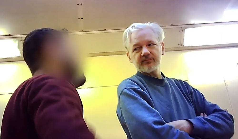 Появилось видео Ассанжа в британской тюрьме