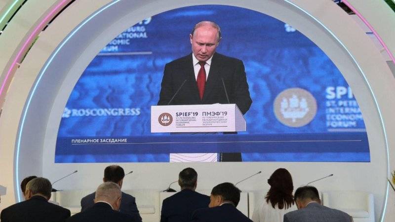 Путин призвал к сотрудничеству с зарубежным бизнесом по нацпроектам
