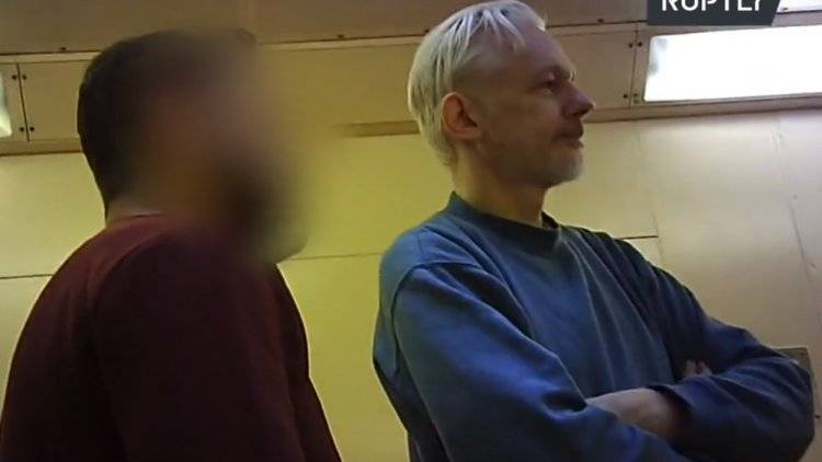 Видео с Ассанжем в британской тюрьме выложили в сеть