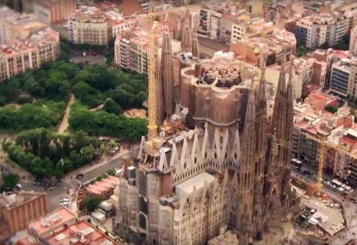Власти Барселоны выдали разрешение на строительство собора спустя 137 лет