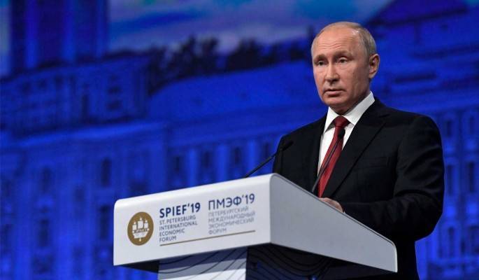 Путин похвалил пригласившего в Донбасс российские войска Зеленского