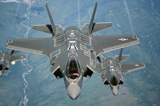 США могут выслать из страны турецких летчиков, обучающихся на F-35