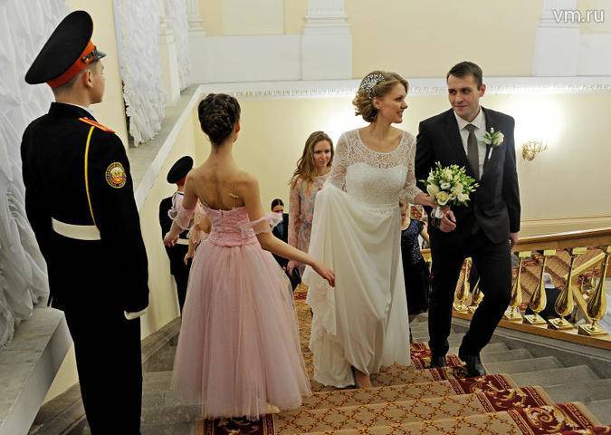 Пожениться на День России в столице планирует 71 пара