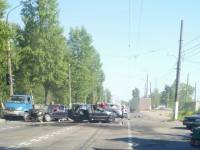 На Московском шоссе столкнулись три машины, три человека пострадали