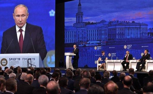 Петербург прорвался в глобальную политику — спикер Макаров