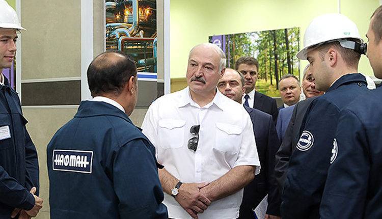 Лукашенко: белорусские предприятия попали в сложное положение из-за позиции РФ по нефти