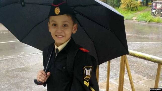 "Я его вытащил сразу же". 11-летний Бахтиёр из Хабаровска спас своего друга из коллектора