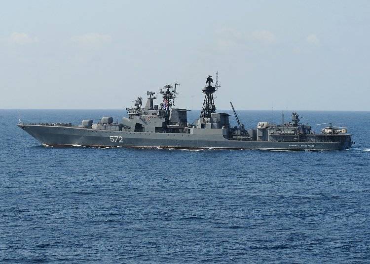 Западные пользователи Сети оценили реакцию российских моряков на крейсер ВМС США