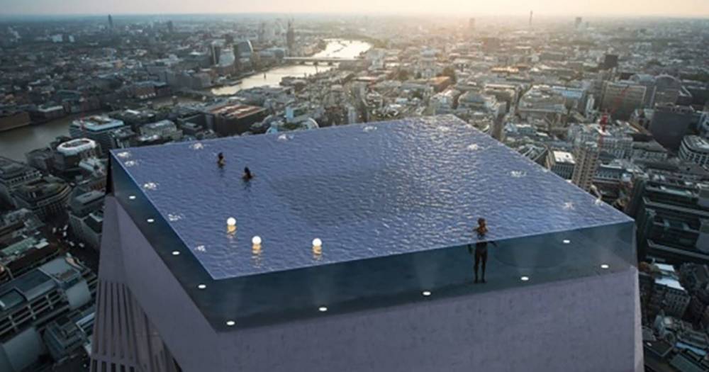 Первый в мире панорамный бассейн на крыше небоскреба