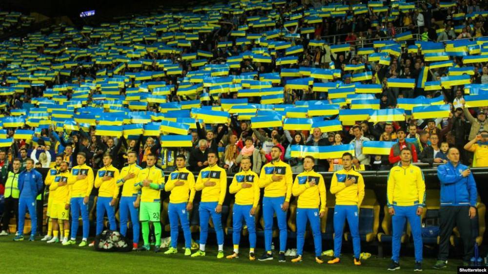 Скандал на матче Украина – Сербия: как УЕФА отреагирует на выходку украинских фанов?
