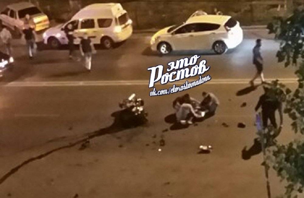 Мотоциклиста ночью сбили в Ростове