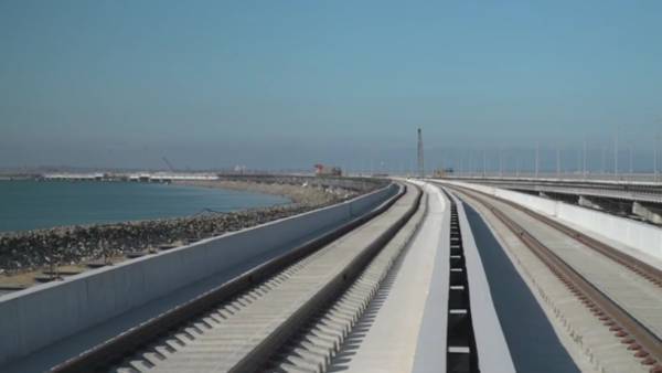 Аксенов заявил, что железнодорожная часть Крымского моста может быть открыта раньше срока