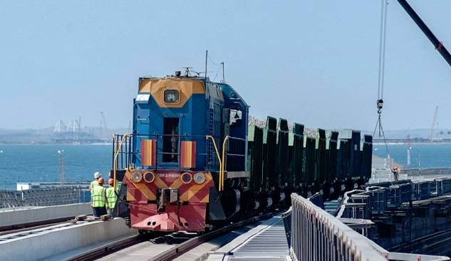 Аксенов: Поезда пойдут по Крымскому мосту раньше срока