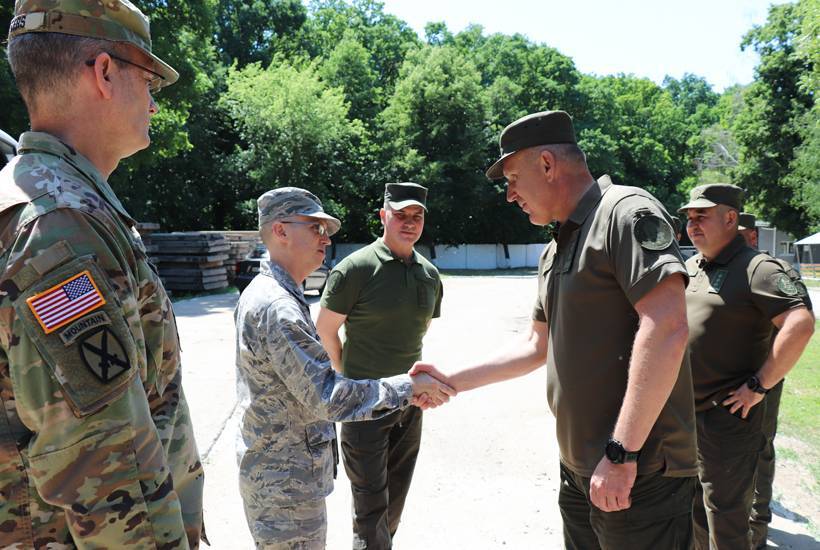 Представители Посольства США обговорили с харьковскими гвардейцами варианты сотрудничества