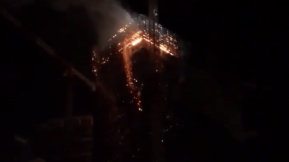 Лайф публикует видео с места пожара в исправительной колонии на Урале.