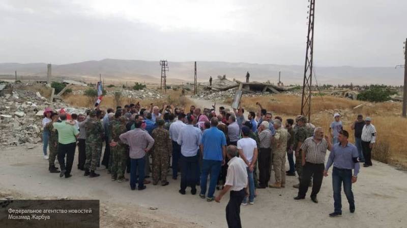 США превращают заложников лагеря беженцев "Эр-Рукбана" в боевиков "Ат-Танфа"