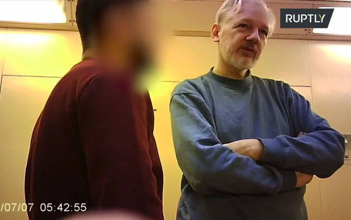 Эксклюзивные кадры с Джулианом Ассанжем в лондонской тюрьме - видео