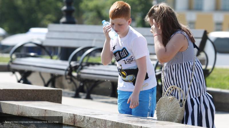 Рекордная жара повысила до "оранжевого" уровень погодной опасности в Москве