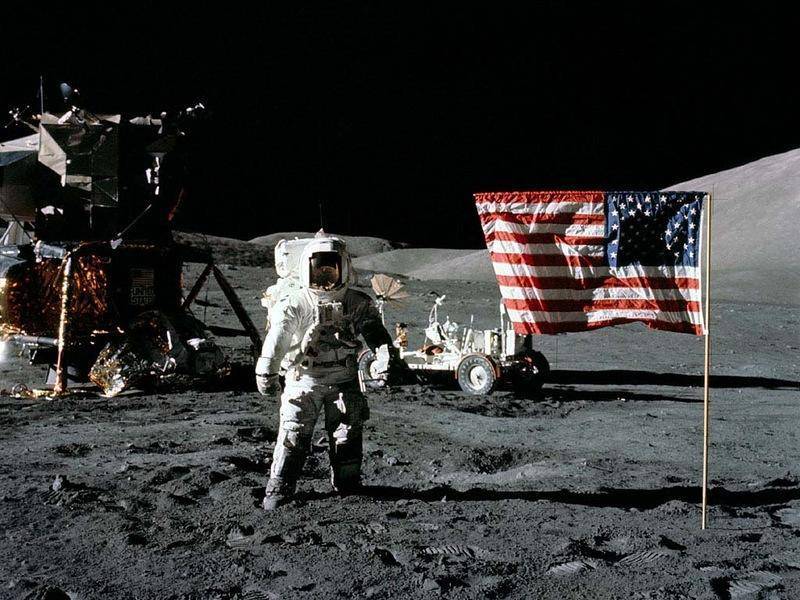 Фотографии заставили экспертов усомниться в реальности полета США на Луну