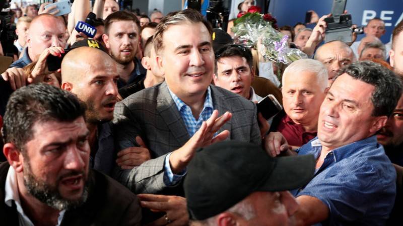 Партия Саакашвили будет самостоятельно участвовать в выборах в Раду