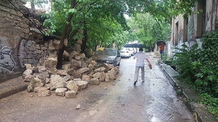 После потопа: как в Севастополе устраняют последствия стихии
